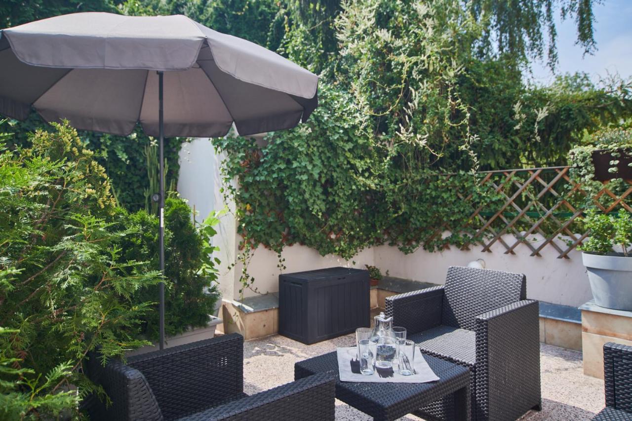 Nice Home To Stay At Prague Close To Castle With Terrace And Garden Exterior photo