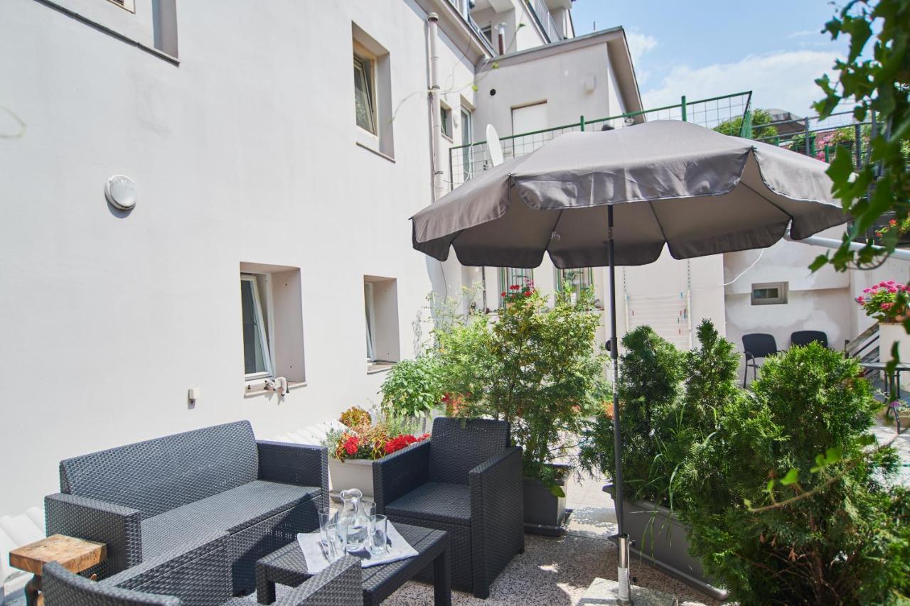 Nice Home To Stay At Prague Close To Castle With Terrace And Garden Exterior photo
